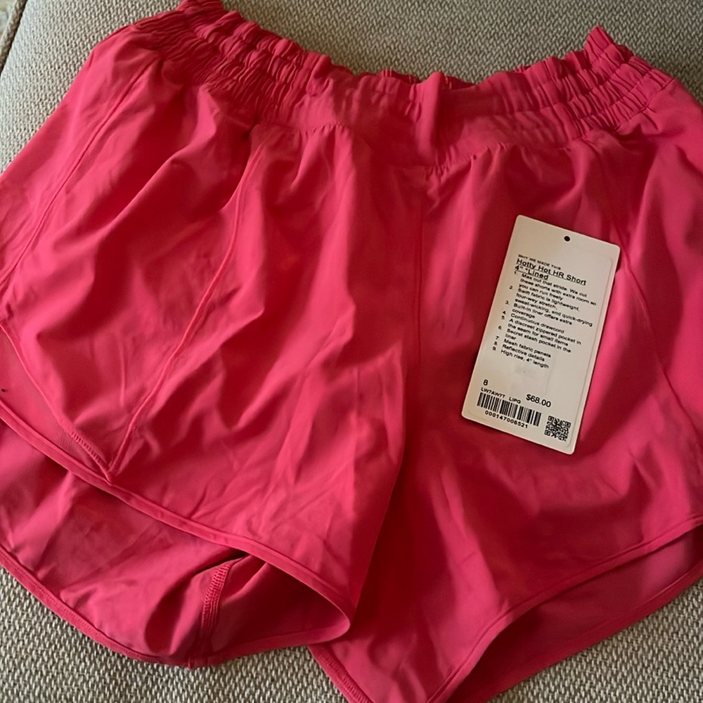 Lululemon hotty hot 4” size 8 - worn no more than a couple times